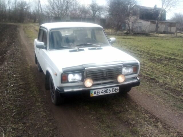 Белый ВАЗ 2107, объемом двигателя 1.5 л и пробегом 100 тыс. км за 903 $, фото 1 на Automoto.ua