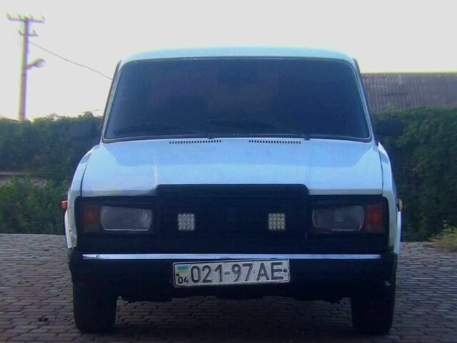 Белый ВАЗ 2107, объемом двигателя 2 л и пробегом 78 тыс. км за 549 $, фото 1 на Automoto.ua