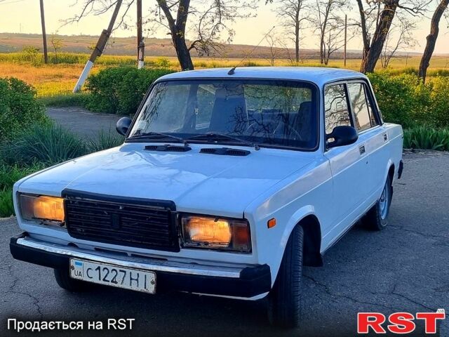Белый ВАЗ 2107, объемом двигателя 1.5 л и пробегом 179 тыс. км за 1000 $, фото 1 на Automoto.ua