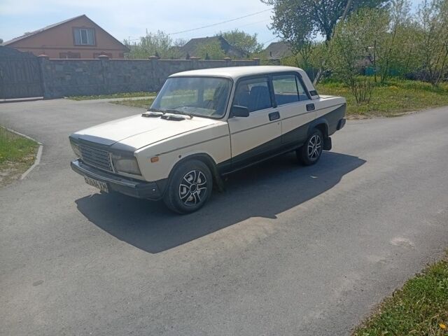 Белый ВАЗ 2107, объемом двигателя 1.3 л и пробегом 65 тыс. км за 599 $, фото 1 на Automoto.ua