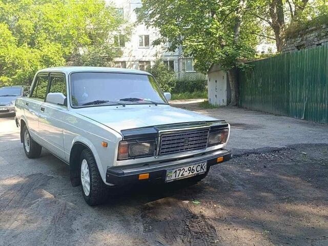 Белый ВАЗ 2107, объемом двигателя 1.3 л и пробегом 200 тыс. км за 1200 $, фото 1 на Automoto.ua