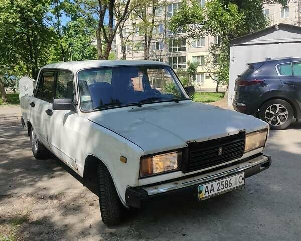 Білий ВАЗ 2107, об'ємом двигуна 1.45 л та пробігом 200 тис. км за 700 $, фото 1 на Automoto.ua