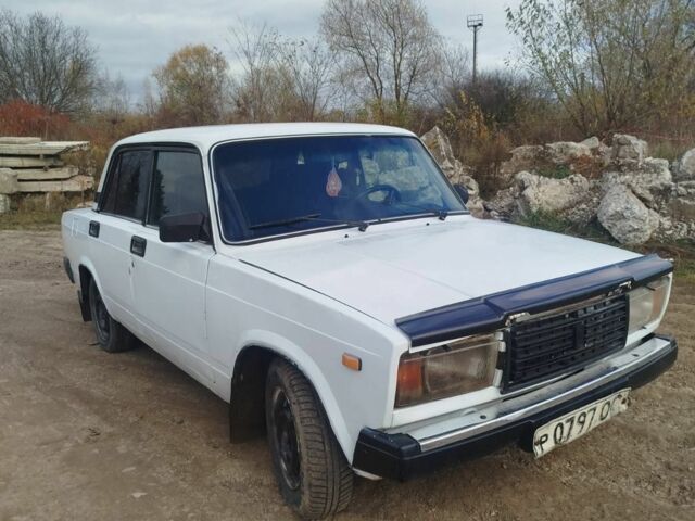 Белый ВАЗ 2107, объемом двигателя 0 л и пробегом 100 тыс. км за 450 $, фото 1 на Automoto.ua