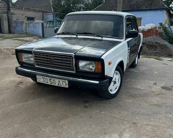 Белый ВАЗ 2107, объемом двигателя 1.6 л и пробегом 200 тыс. км за 850 $, фото 1 на Automoto.ua
