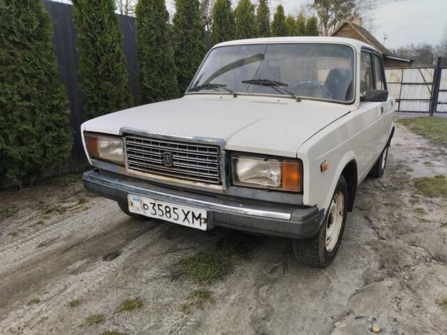 Белый ВАЗ 2107, объемом двигателя 1 л и пробегом 24 тыс. км за 650 $, фото 1 на Automoto.ua