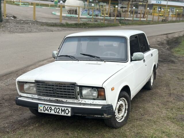 Белый ВАЗ 2107, объемом двигателя 1.5 л и пробегом 200 тыс. км за 600 $, фото 1 на Automoto.ua