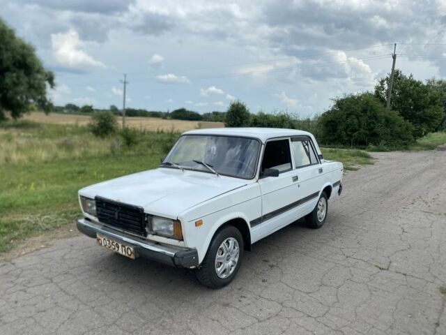 Белый ВАЗ 2107, объемом двигателя 1.7 л и пробегом 200 тыс. км за 574 $, фото 1 на Automoto.ua