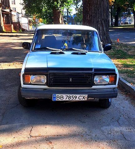 Белый ВАЗ 2107, объемом двигателя 1.5 л и пробегом 200 тыс. км за 700 $, фото 1 на Automoto.ua