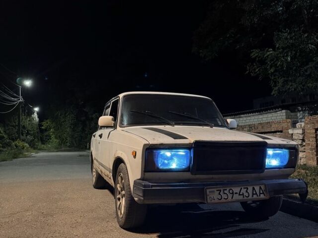 Белый ВАЗ 2107, объемом двигателя 1.5 л и пробегом 150 тыс. км за 601 $, фото 1 на Automoto.ua