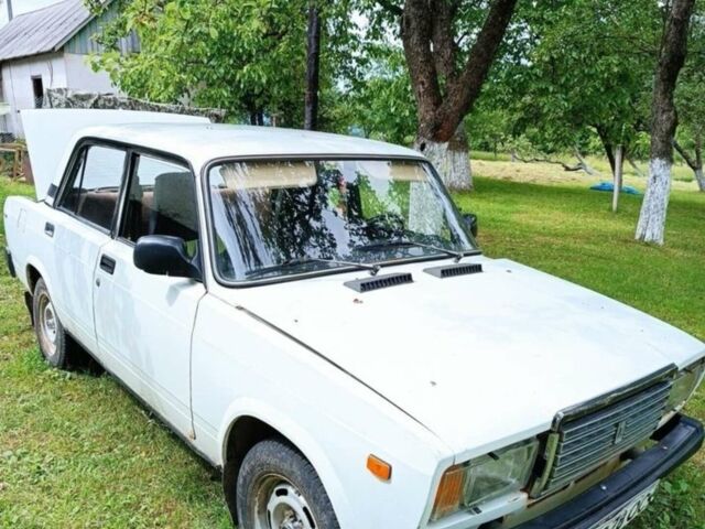Белый ВАЗ 2107, объемом двигателя 1.3 л и пробегом 200 тыс. км за 1100 $, фото 1 на Automoto.ua
