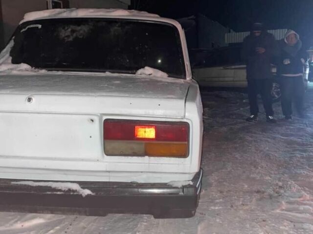 Белый ВАЗ 2107, объемом двигателя 1 л и пробегом 26 тыс. км за 346 $, фото 1 на Automoto.ua