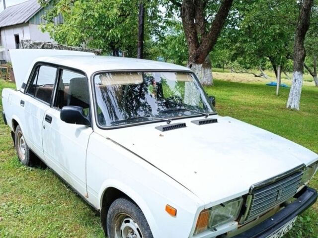Белый ВАЗ 2107, объемом двигателя 1.3 л и пробегом 200 тыс. км за 1100 $, фото 1 на Automoto.ua