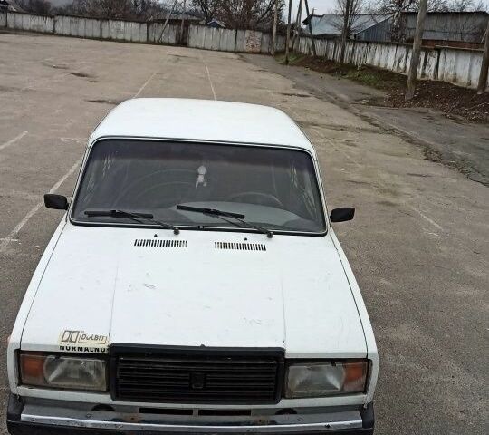 Белый ВАЗ 2107, объемом двигателя 0 л и пробегом 300 тыс. км за 400 $, фото 1 на Automoto.ua