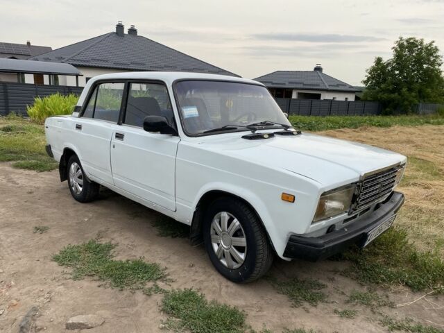 Белый ВАЗ 2107, объемом двигателя 1.5 л и пробегом 120 тыс. км за 854 $, фото 1 на Automoto.ua