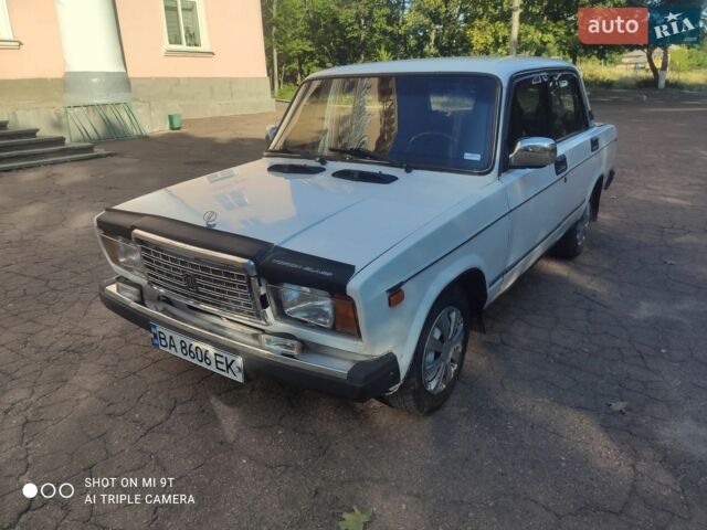 Белый ВАЗ 2107, объемом двигателя 1.45 л и пробегом 80 тыс. км за 700 $, фото 1 на Automoto.ua
