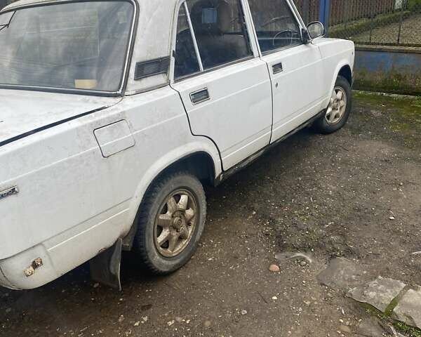 Белый ВАЗ 2107, объемом двигателя 1.6 л и пробегом 300 тыс. км за 550 $, фото 1 на Automoto.ua