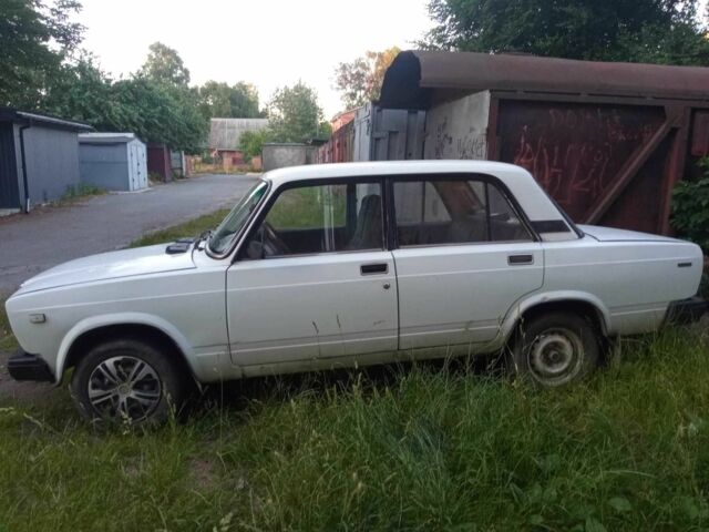 Белый ВАЗ 2107, объемом двигателя 1.5 л и пробегом 465 тыс. км за 1000 $, фото 1 на Automoto.ua