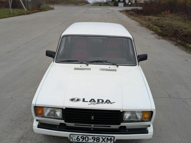 Белый ВАЗ 2107, объемом двигателя 0 л и пробегом 100 тыс. км за 1500 $, фото 1 на Automoto.ua