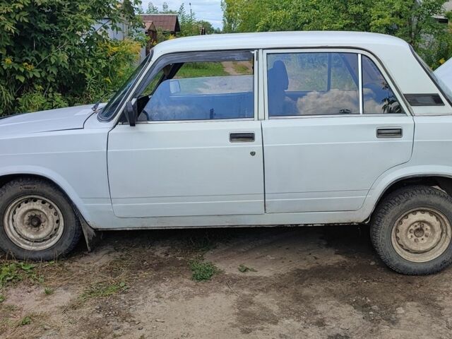 Белый ВАЗ 2107, объемом двигателя 0 л и пробегом 999 тыс. км за 830 $, фото 1 на Automoto.ua