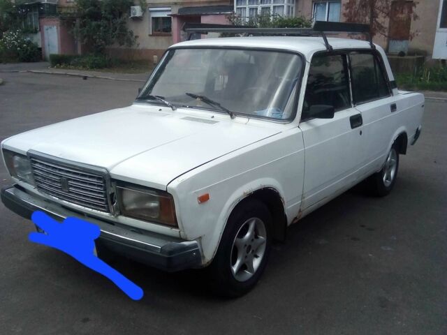 Белый ВАЗ 2107, объемом двигателя 1.3 л и пробегом 180 тыс. км за 500 $, фото 1 на Automoto.ua