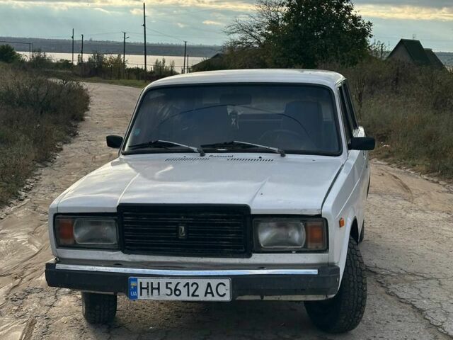 Белый ВАЗ 2107, объемом двигателя 1.5 л и пробегом 387 тыс. км за 801 $, фото 1 на Automoto.ua