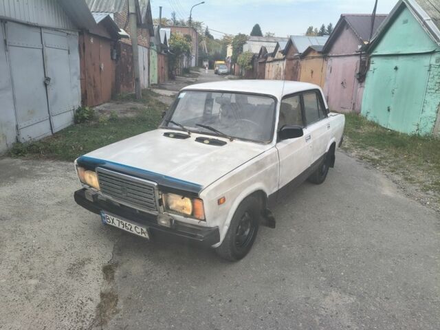 Белый ВАЗ 2107, объемом двигателя 1.5 л и пробегом 100 тыс. км за 382 $, фото 1 на Automoto.ua