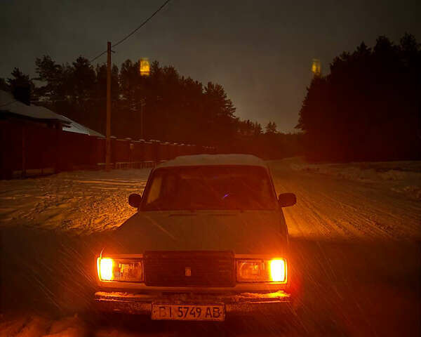 Белый ВАЗ 2107, объемом двигателя 1.5 л и пробегом 11 тыс. км за 1000 $, фото 1 на Automoto.ua