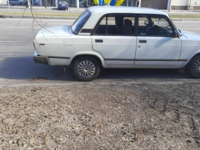 Белый ВАЗ 2107, объемом двигателя 1.5 л и пробегом 200 тыс. км за 683 $, фото 1 на Automoto.ua