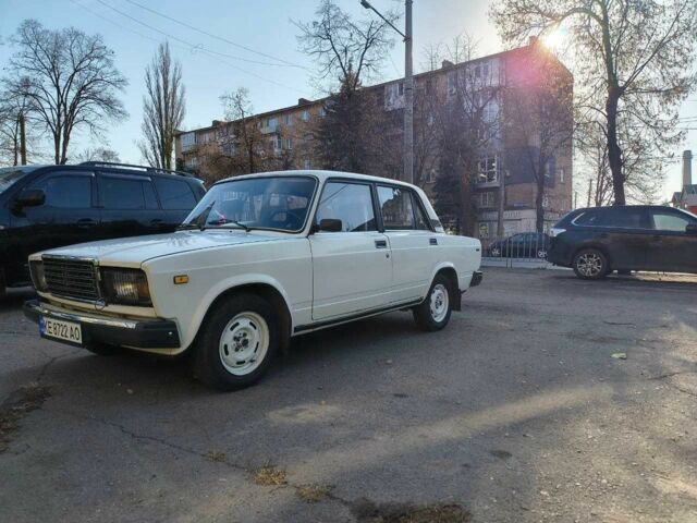 Белый ВАЗ 2107, объемом двигателя 1.5 л и пробегом 200 тыс. км за 1200 $, фото 1 на Automoto.ua
