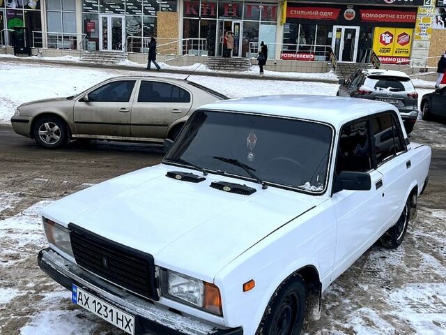 Белый ВАЗ 2107, объемом двигателя 1.5 л и пробегом 250 тыс. км за 850 $, фото 1 на Automoto.ua