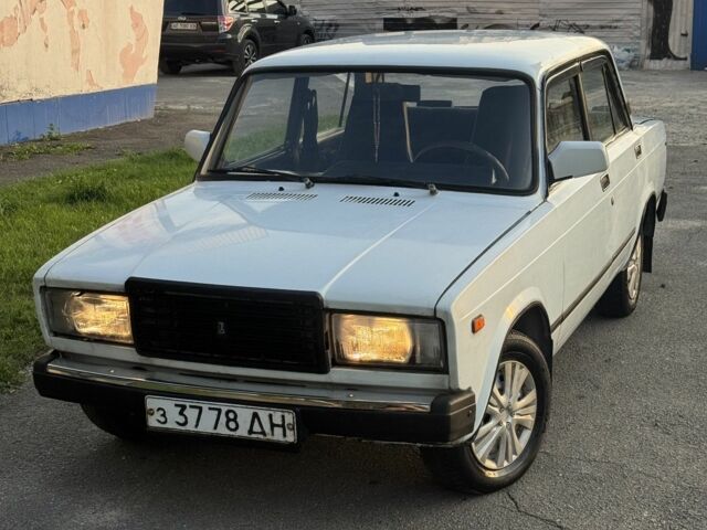Белый ВАЗ 2107, объемом двигателя 1.5 л и пробегом 97 тыс. км за 700 $, фото 1 на Automoto.ua