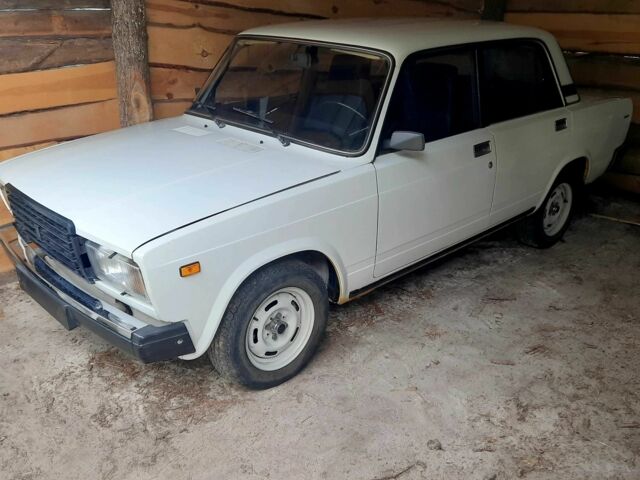 Белый ВАЗ 2107, объемом двигателя 1.5 л и пробегом 20 тыс. км за 2195 $, фото 1 на Automoto.ua
