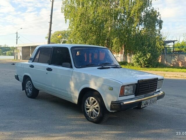 Белый ВАЗ 2107, объемом двигателя 1.5 л и пробегом 300 тыс. км за 629 $, фото 1 на Automoto.ua