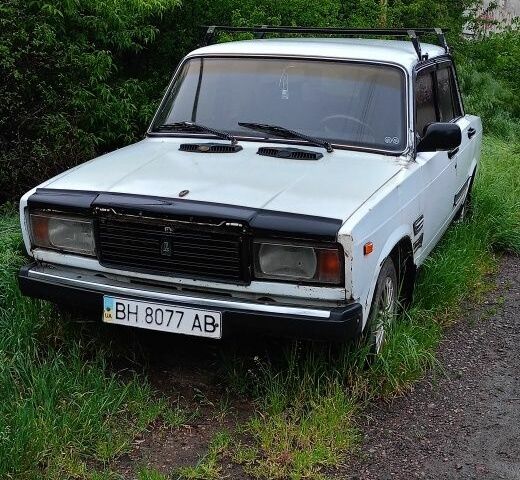 Белый ВАЗ 2107, объемом двигателя 1 л и пробегом 200 тыс. км за 600 $, фото 1 на Automoto.ua