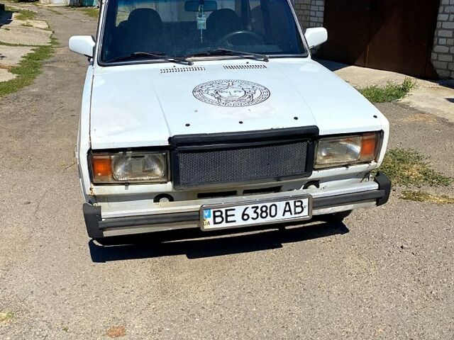 Белый ВАЗ 2107, объемом двигателя 1.3 л и пробегом 200 тыс. км за 600 $, фото 1 на Automoto.ua