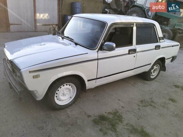 Белый ВАЗ 2107, объемом двигателя 1.45 л и пробегом 250 тыс. км за 800 $, фото 1 на Automoto.ua