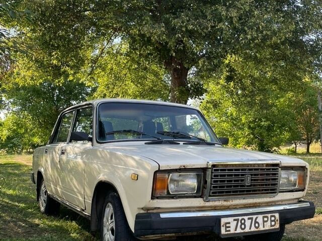Білий ВАЗ 2107, об'ємом двигуна 1.6 л та пробігом 250 тис. км за 800 $, фото 1 на Automoto.ua