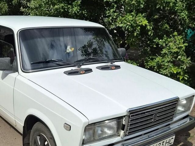 Белый ВАЗ 2107, объемом двигателя 1.5 л и пробегом 84 тыс. км за 1350 $, фото 1 на Automoto.ua