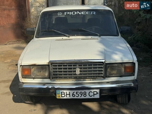Белый ВАЗ 2107, объемом двигателя 1.5 л и пробегом 80 тыс. км за 559 $, фото 1 на Automoto.ua