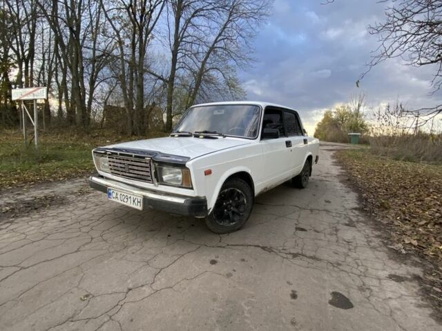 ВАЗ 2107 1992 в Звенигородка на Automoto.ua Белый ВАЗ 2107, объемом двигателя 1.5 л и пробегом 300 тыс. км за 809 $, фото 1 на Automoto.ua