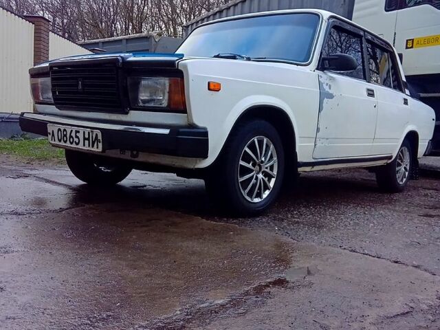 Белый ВАЗ 2107, объемом двигателя 1.3 л и пробегом 158 тыс. км за 950 $, фото 1 на Automoto.ua