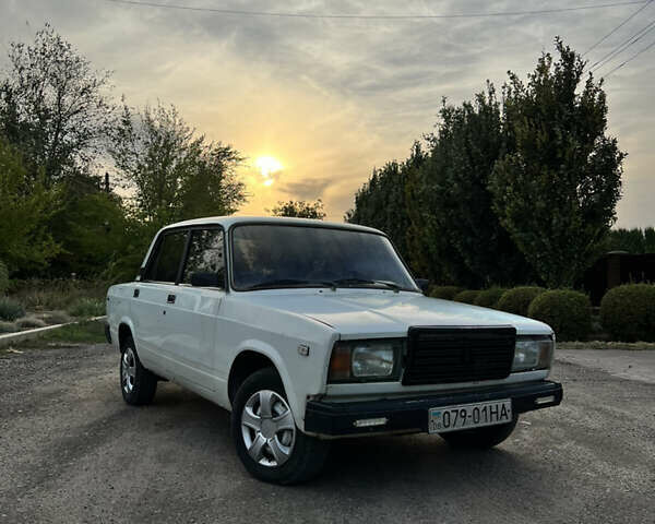 Белый ВАЗ 2107, объемом двигателя 1.5 л и пробегом 306 тыс. км за 600 $, фото 1 на Automoto.ua