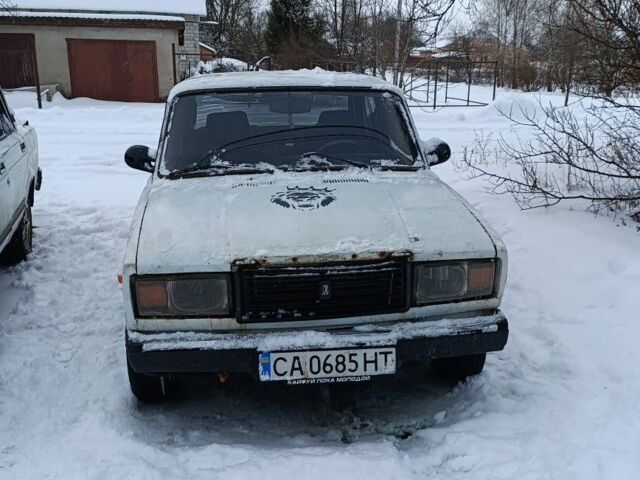 Белый ВАЗ 2107, объемом двигателя 1 л и пробегом 1000 тыс. км за 349 $, фото 1 на Automoto.ua