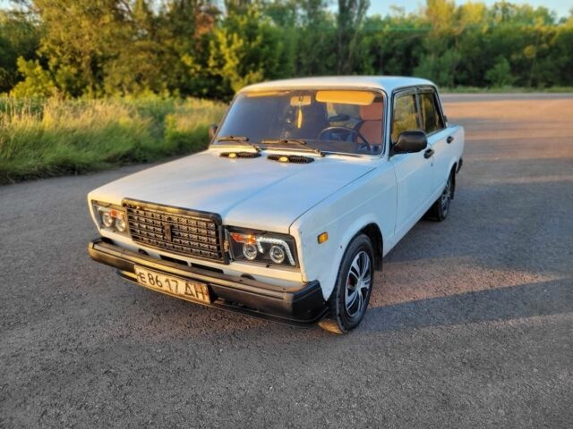 Білий ВАЗ 2107, об'ємом двигуна 1.5 л та пробігом 250 тис. км за 695 $, фото 1 на Automoto.ua
