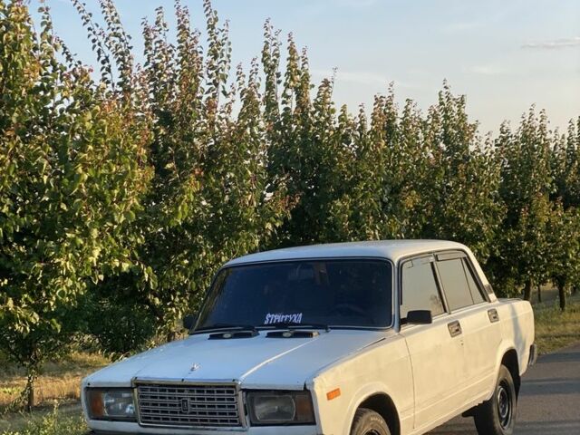 Белый ВАЗ 2107, объемом двигателя 1.5 л и пробегом 99 тыс. км за 338 $, фото 1 на Automoto.ua