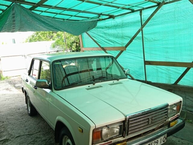 Белый ВАЗ 2107, объемом двигателя 1.5 л и пробегом 90 тыс. км за 764 $, фото 1 на Automoto.ua
