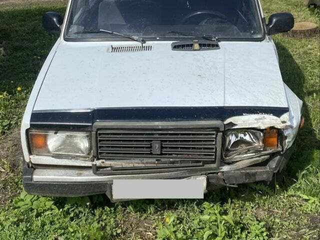 Белый ВАЗ 2107, объемом двигателя 0 л и пробегом 130 тыс. км за 409 $, фото 1 на Automoto.ua