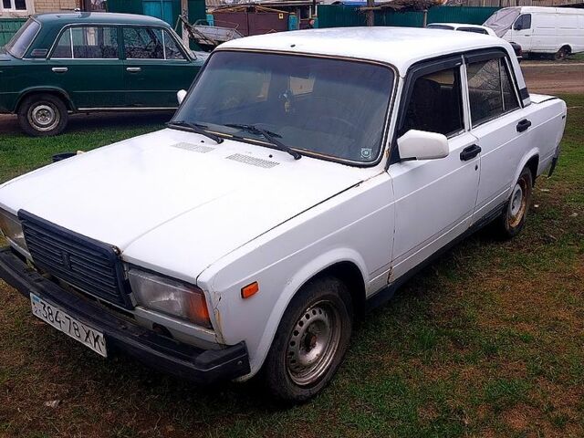 Белый ВАЗ 2107, объемом двигателя 1.5 л и пробегом 100 тыс. км за 600 $, фото 1 на Automoto.ua