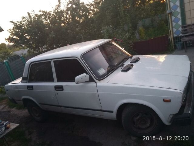 Белый ВАЗ 2107, объемом двигателя 1.6 л и пробегом 100 тыс. км за 18 $, фото 1 на Automoto.ua