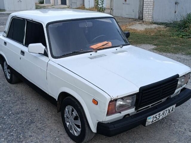 Белый ВАЗ 2107, объемом двигателя 0 л и пробегом 224 тыс. км за 699 $, фото 1 на Automoto.ua